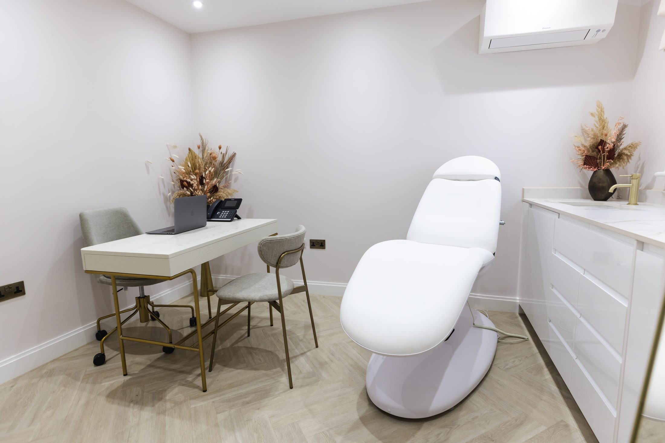 Belgravia finished clinic fit out by J&H Spaces