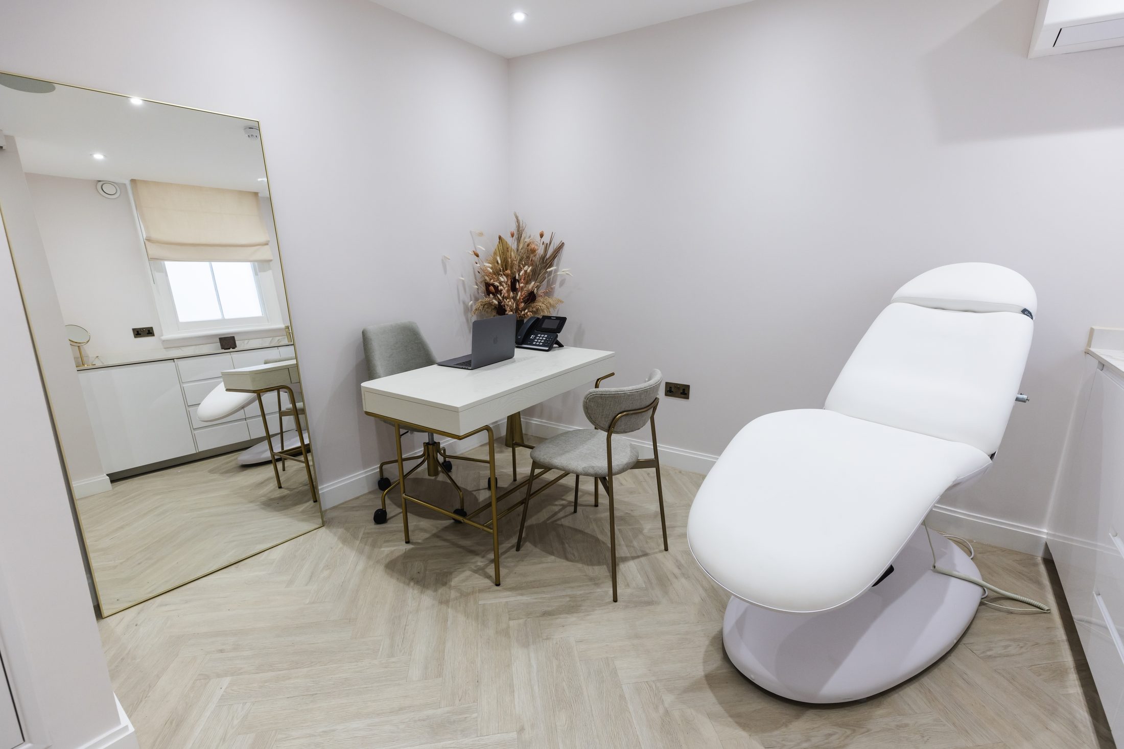 Belgravia finished clinic fit out by J&H Spaces